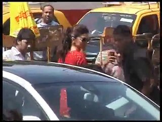 Deepika Padukone spotted visiting Siddhivinayak Temple in Mumbai