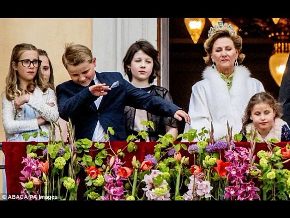 Prince Sverre Magnus dabs on the Royal Palace balcony