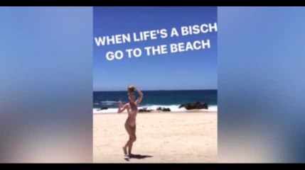 Katy Perry sexy en bikini, elle s'éclate sur la plage (vidéo)