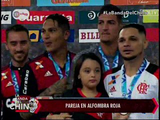 Nota - Pareja en alfombra roja