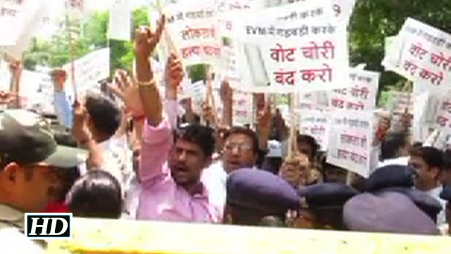 AAP protests outside EC over 'EVM tampering'
