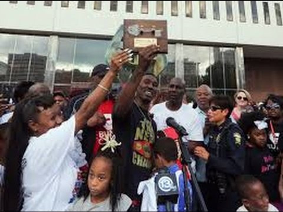 ROBERT EASTER JR GOT THE KEY TO THE CITY IN TOLEDO OHIO & SHOUTOUT FROM HILLARY CLINTON