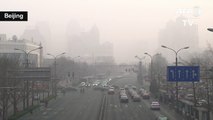 China chokes und er  heavy smog[1]