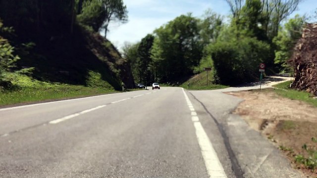 Descente à vélo, les Grottes de Cheyres