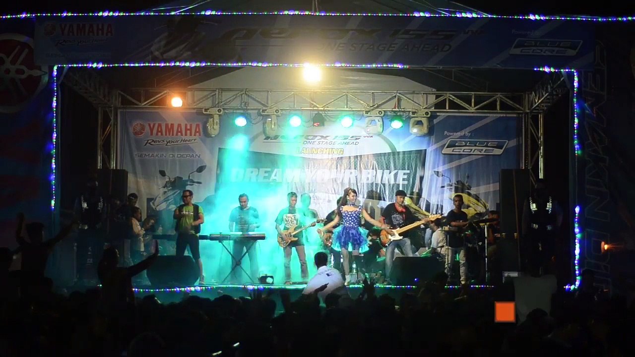 Lungset - Reni Darawangi - Madu Tiga live Alun Alun Pacitan 2017