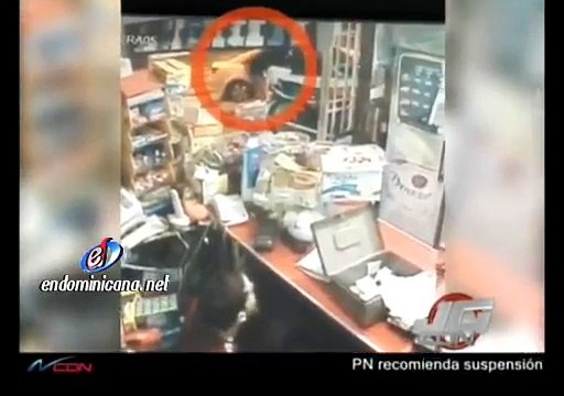 Ladrones que se metieron a un colmado fueron captados por las cámaras y capturados por la policia