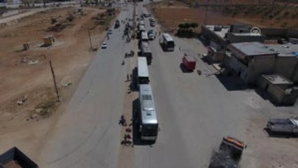 Suriye'de Rejim Kuşatmasındaki Vaer'den Tahliyeler Sürüyor