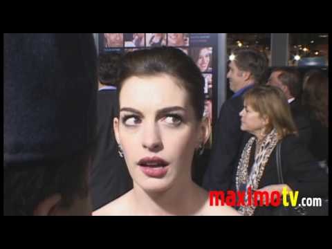 ANNE HATHAWAY Dazzles at Valentine's Day Los Angeles Premiere