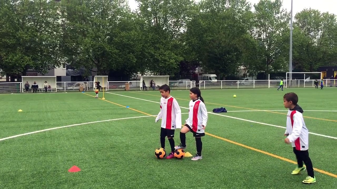 Atelier conduite de balle précision, motricité et rapidité dans le geste !