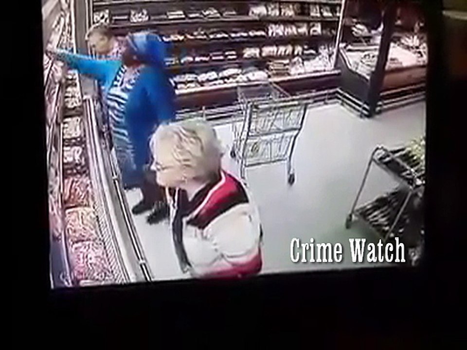 Watch Thief steal car keys out of womans handbag