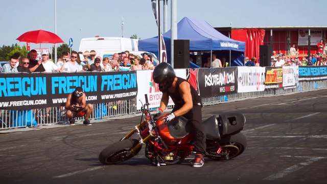 Những Pha Hạ Cánh Ngoạn Mục tại Giải Biểu Diễn Đua Xe Mô Tô Thế Giới StuntGP