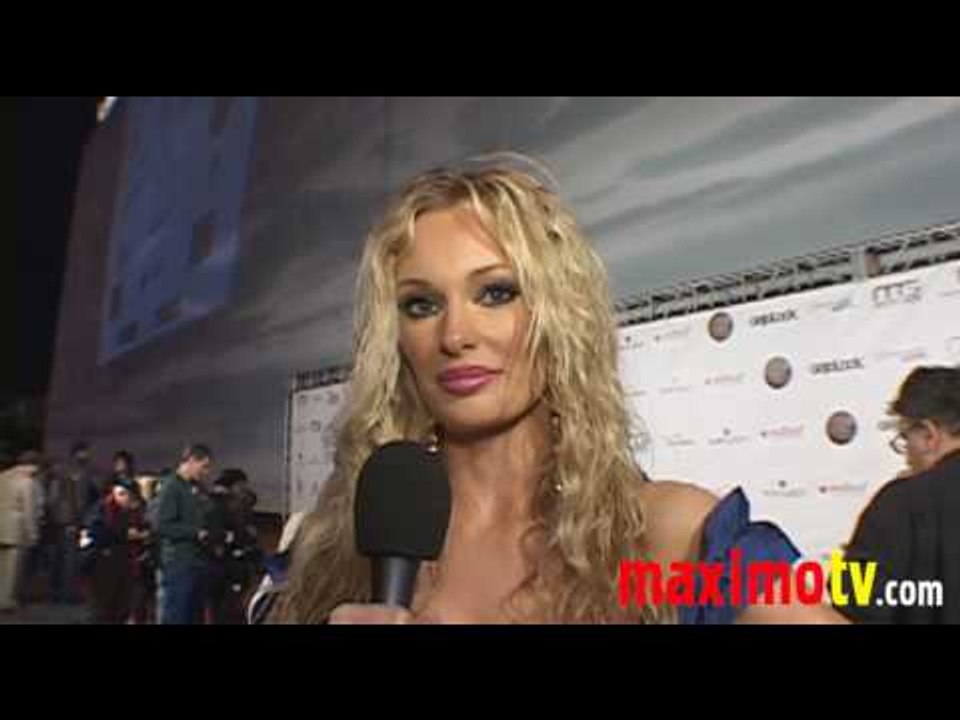 Supermodel SOPHIE TURNER Talks About Music