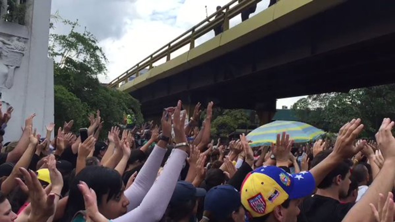 Demonstrators Pray for Protester Killed in Caracas Clashes