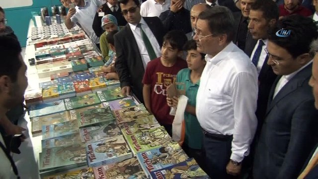 Melihı Gökçek Malatya'da imza gününe katıldı