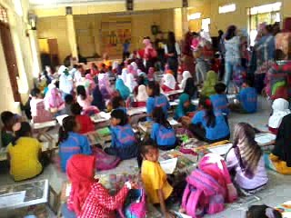 video suasana lomba mewarnai balai srimartani  7 mei 2017