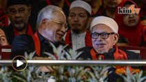 Najib praises Hadi at Umno anniversary bash