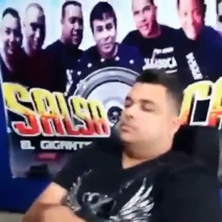 Martín Elías le pega tremendo susto a Rolando Ochoa (Broma)