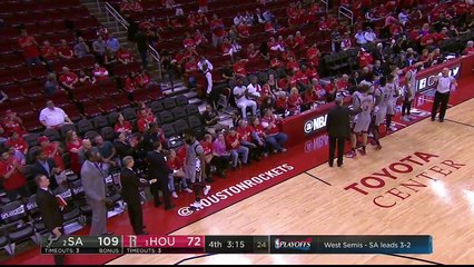 Les fans de James Harden lui offrent une standing ovation