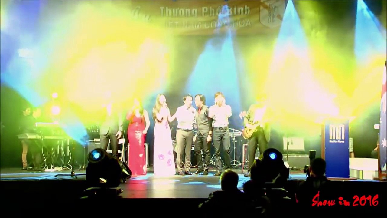 Quốc Khanh ra mắt vợ Hoàng Thục Linh với khán giả hải ngoại