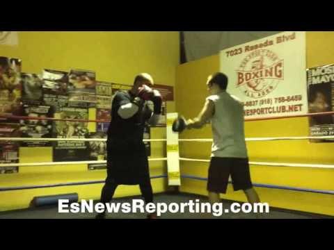 Amateur boxer Mathias Redcliffe teaching boxing at The Sports Club - EsNews Boxing