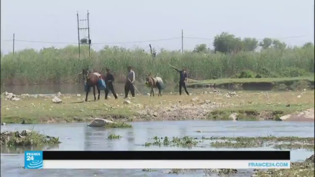 أزمة المياه تثقل كاهل أهالي الموصل العائدين إلى أحيائهم المحررة