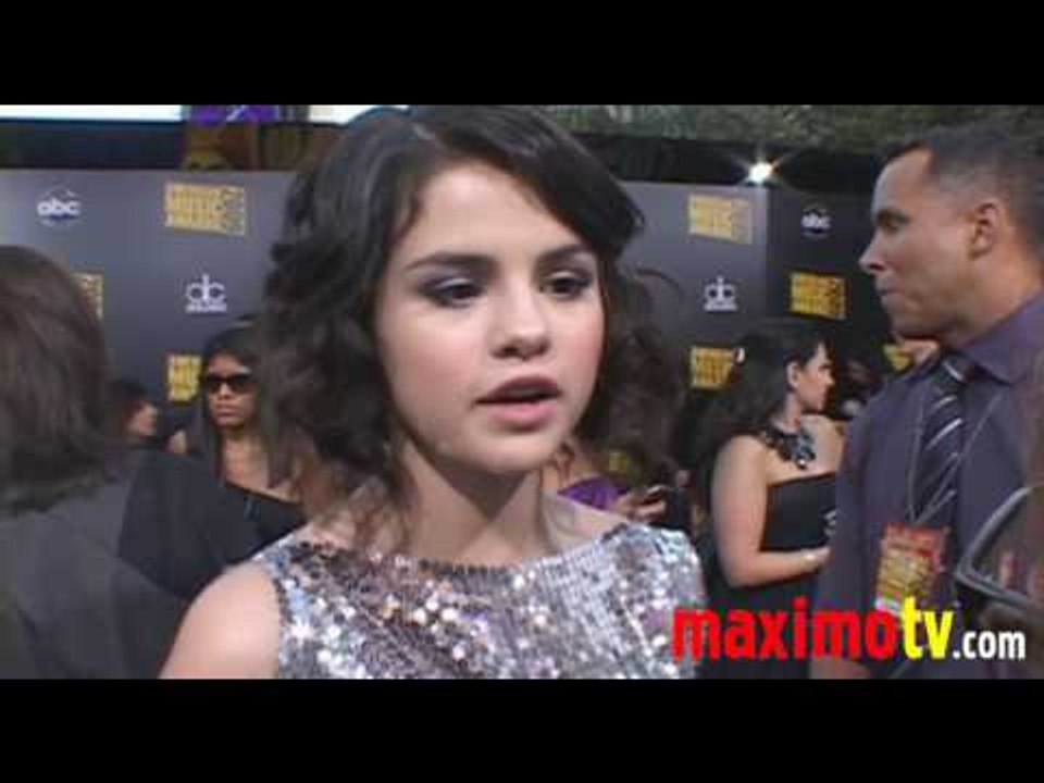Selena Gomez, Adam Lambert, Rihanna, Demi Lovato, Shakira AMAs 2009 Red Carpet