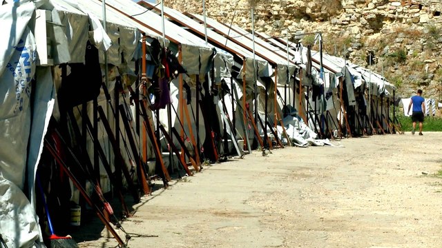 Greek authorities struggle to cope up with refugee crisis