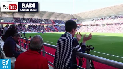Un ado aveugle, fan de foot, se fait raconter les matchs par son grand-père
