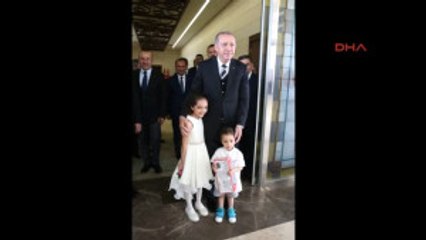 Cumhurbaşkanı Erdoğan, Suriyeli Bana ve Ailesine Kimliklerini Verdi