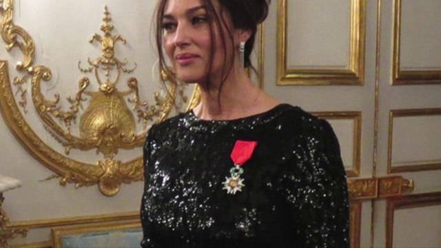 Monica Bellucci, 52 ans et toujours aussi irrésistible : Elle sort la guêpiere et le porte-jarre­telles