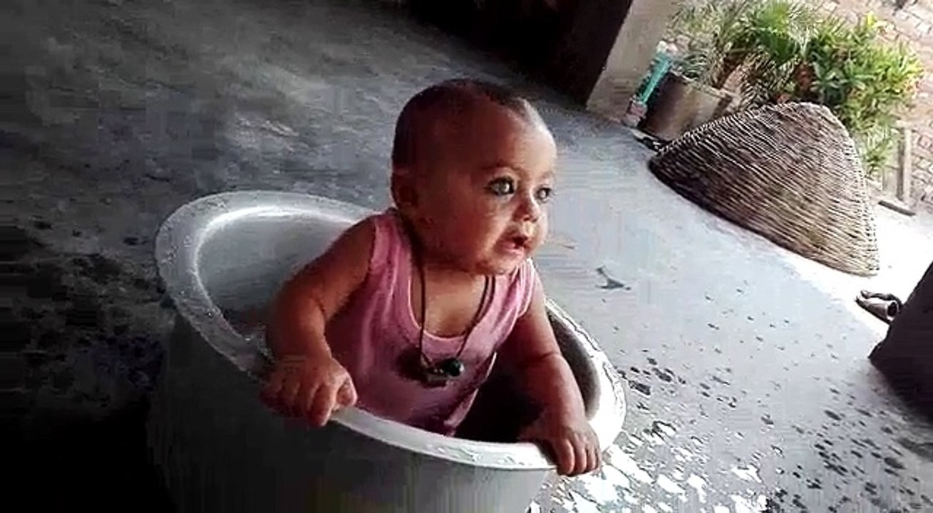 BABY IN HAPPYMODE