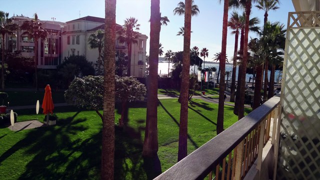 Cannes Immobilier - Vente Appartement 3 pièces traversant de 70 m² - Vue mer