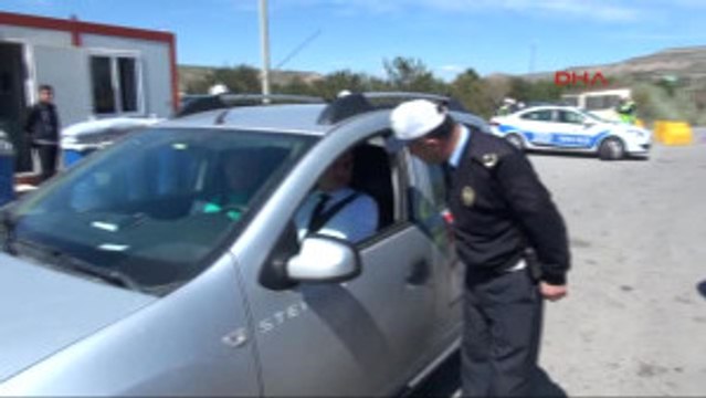 Sivas Polisten Sürücülere 'Hediyeli' Denetim