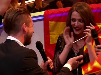 Public Buzz : Il demande en mariage une candidate de l'Eurovision en plein direct !
