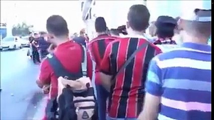 سائح سعودي يزور الجزائر لأول مرة ويدخل إلى ملعب بولوغين