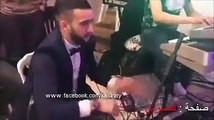 عريس جزائري  يبدع بالطبلة في حفل زفافه