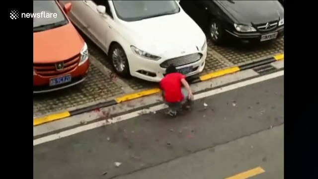 Martial artist uses wind to pretend he has supernatural kung-fu powers