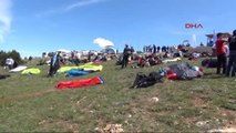Tokat Turhal'da Yamaç Paraşütü Yarışması Düzenlendi