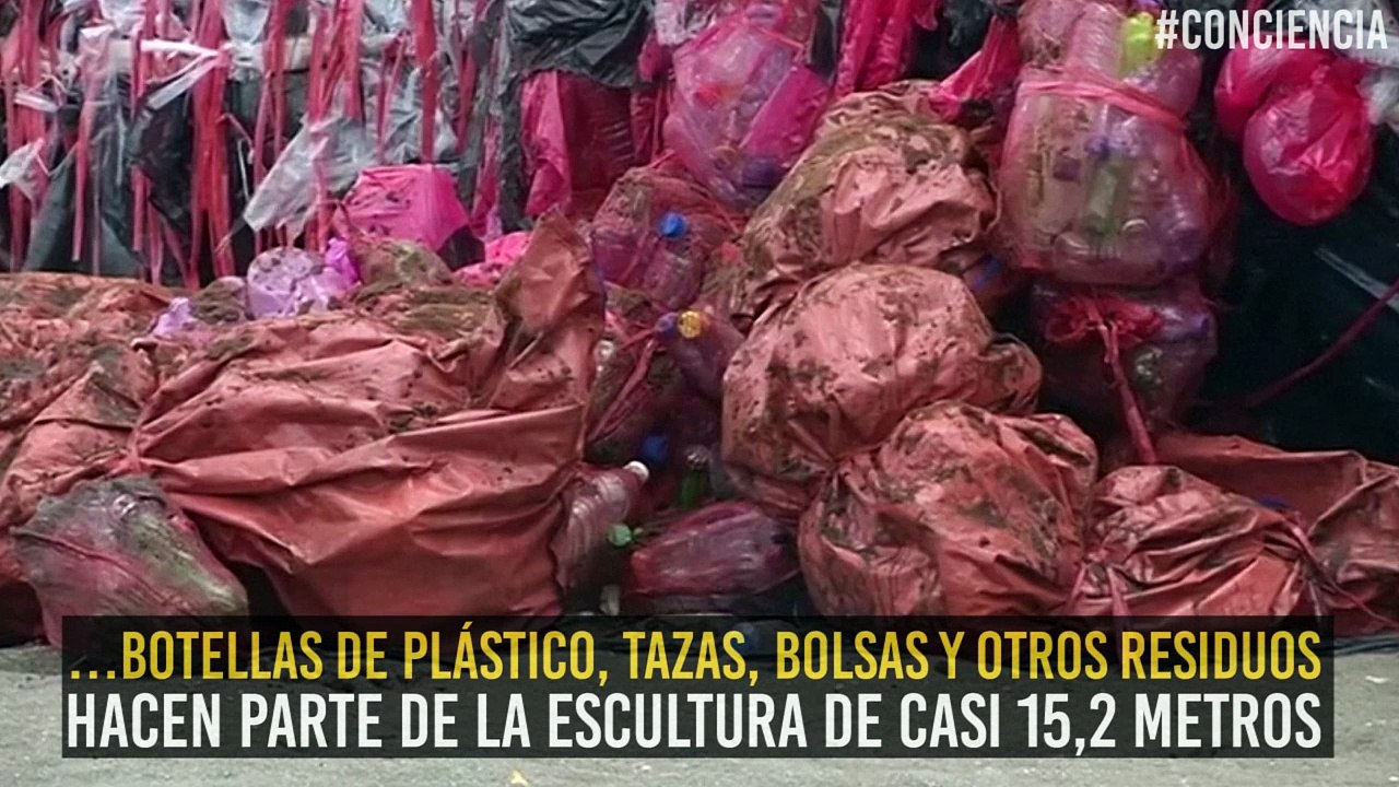 Esta ballena ‘muerta’ en Filipinas te hará despertar la conciencia ambiental