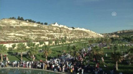 400 Kadınla Çiğ Köfte Yoğurma Rekoru"