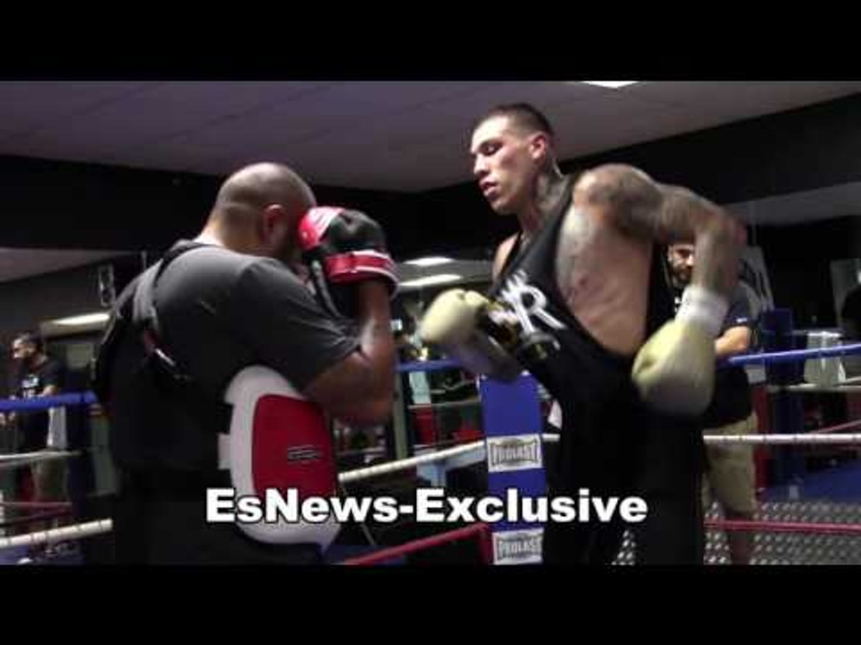 Gabe Rosado working the mitts with fernando vargas EsNews Boxing