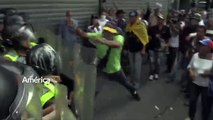 El video de la represin del rgimen de Nicols Maduro a la marcha de los abuelos les lanzaron gas pimienta - Infobae