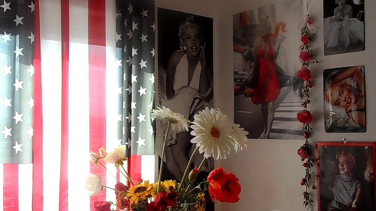 alain souchon la vie ne vaut rien .