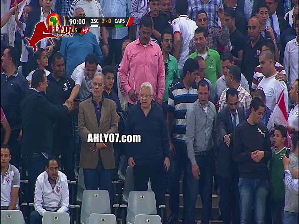 شاهد رد فعل مرتضى منصور والفاظه البذيئة داخل المقصورة ردا على سبابه من الجمهور