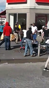 Un Burkinabé vendait ses livres lorsque des jeunes l'ont attaqué sauvagement. Il est dans le coma