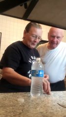 Kocasına Meşhur Su Şakasını Yapan Kadın