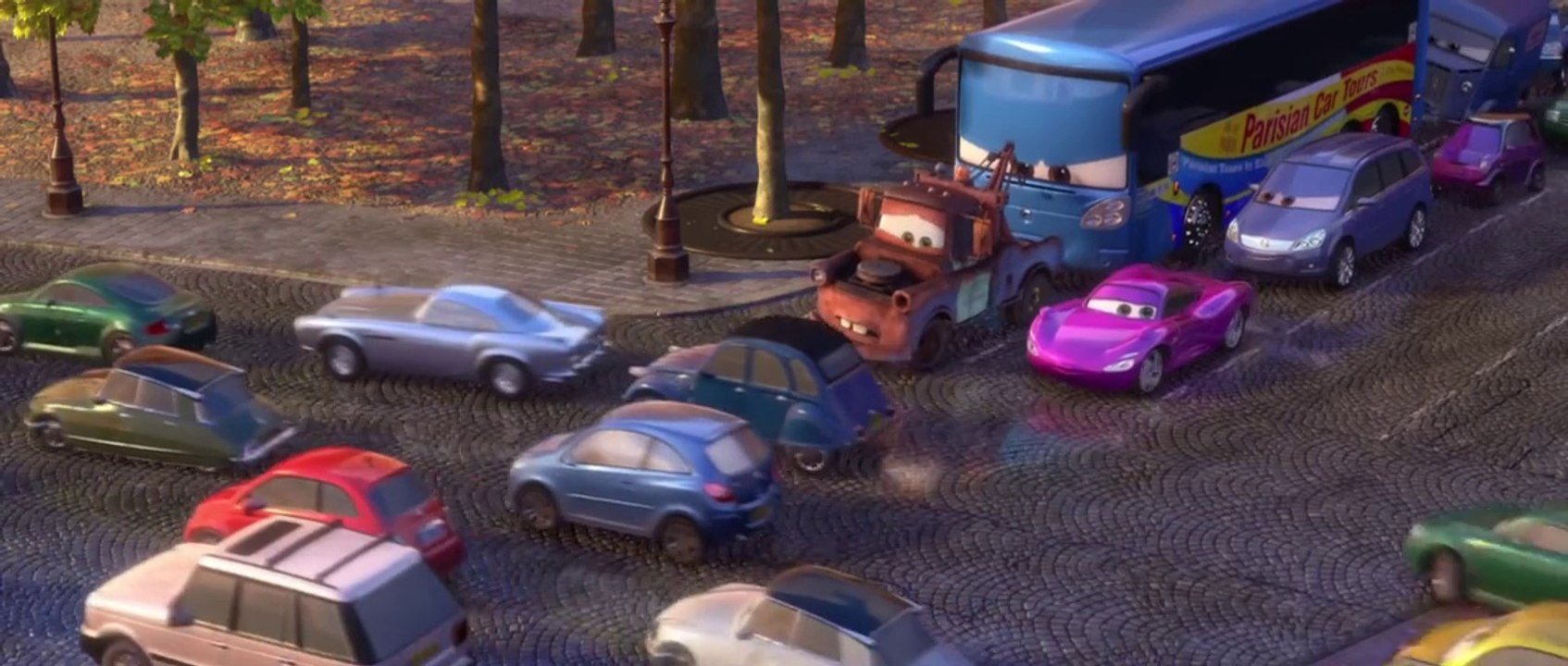 CARS 2 - Extrait - Paris (avec le titre de Bénabar 'Mon Coeur Fait Vroum') - VF-T
