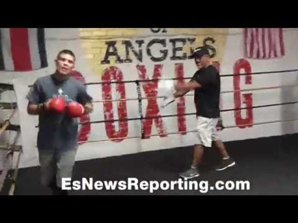 Diego Dela Hoya killing mitts - EsNews Boxing
