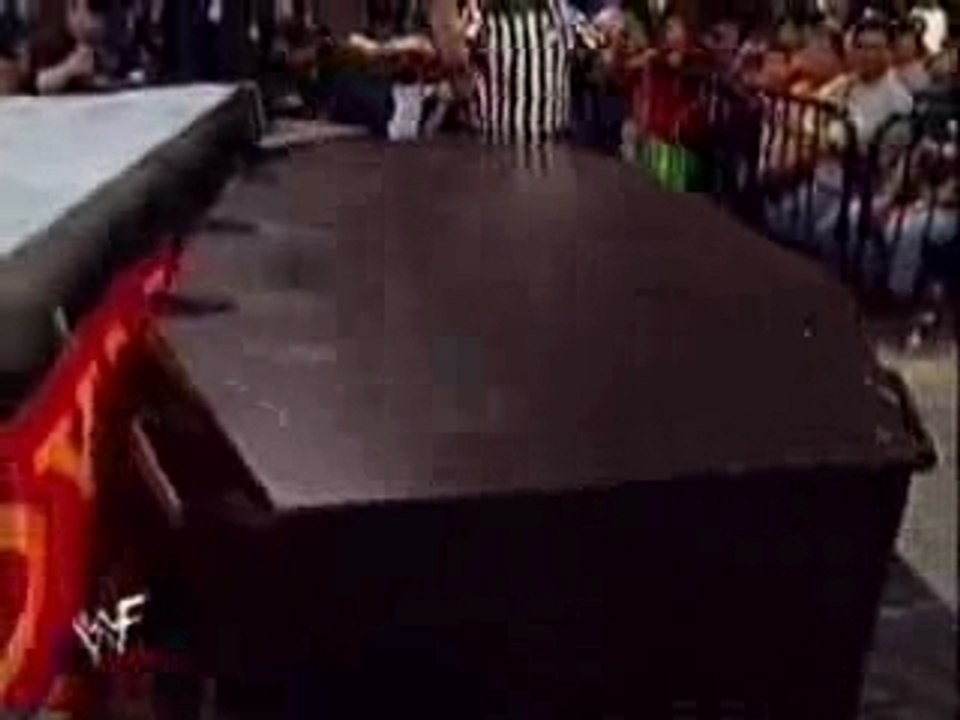 Shawn Michaels vs Undertaker (Casket Match) Part 2