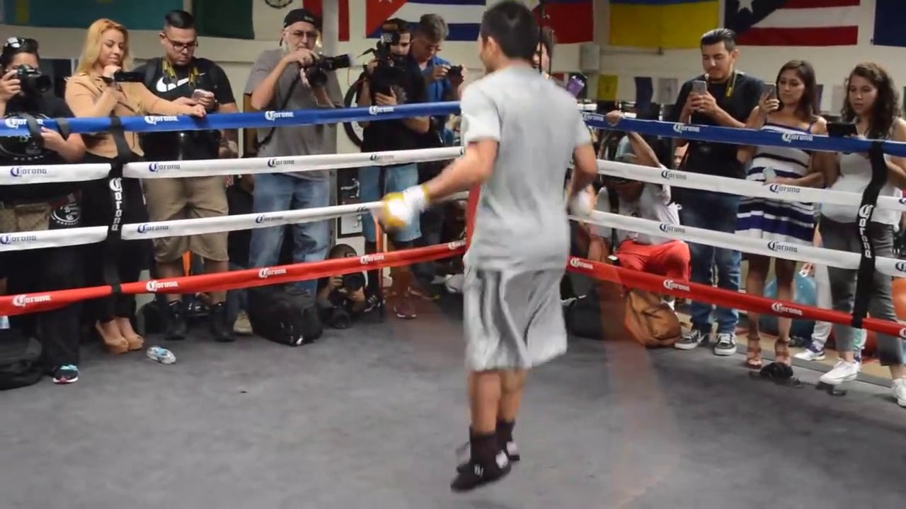 Ce boxeur nous fait une démo de corde à sauter...  impressionnant